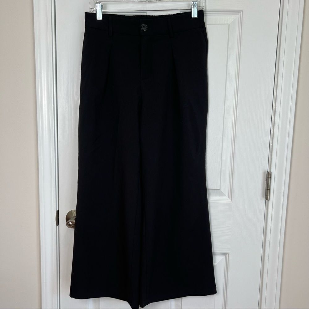 ! Women’s wide leg pleated pants